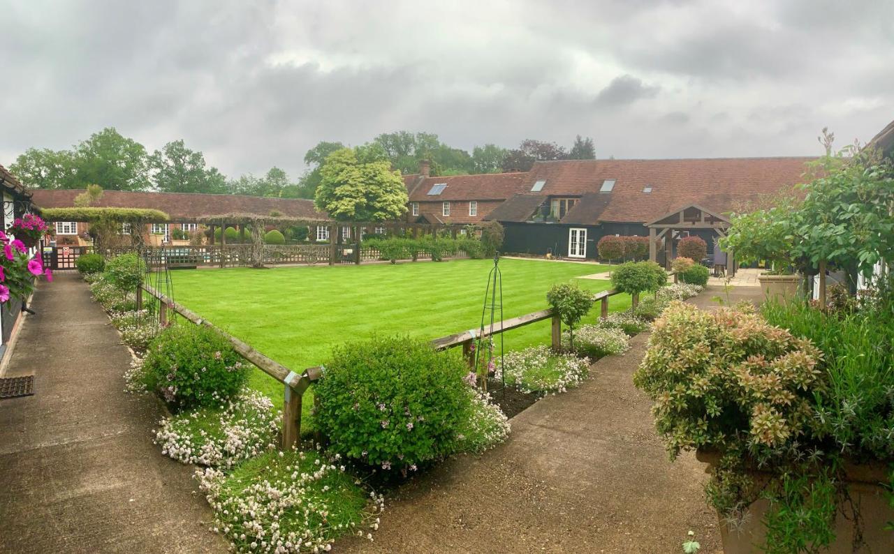 Whitmoor Farm & Spa Guildford Exterior photo